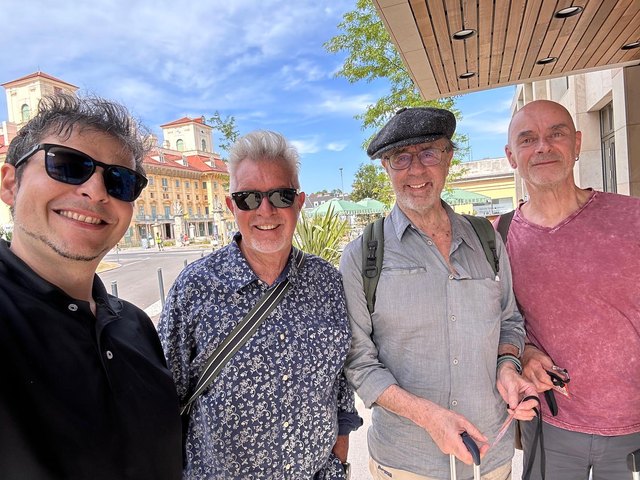 Forgot to post this last week.
Had a few long and unbelievably inspiring conversations with Rock’n’Roll legend Manfred Mann and his fabulous band mates.
What a great honor 🙏